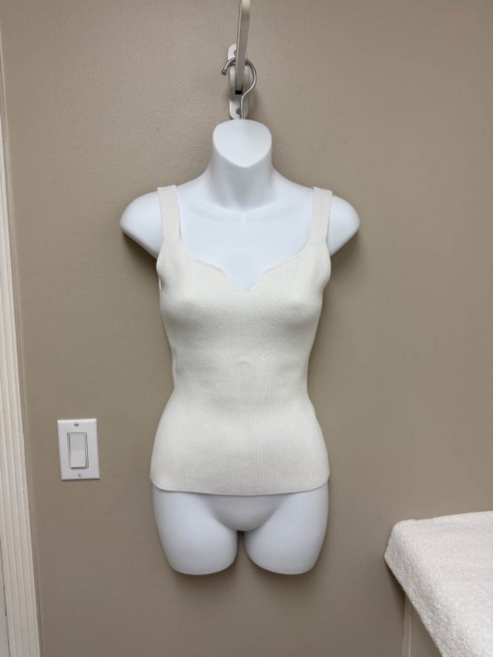 REISS Daisy Sweetheart Neck Tank Top Ribbed Sleeveless Stretch White Size Small - Picture 3 of 15